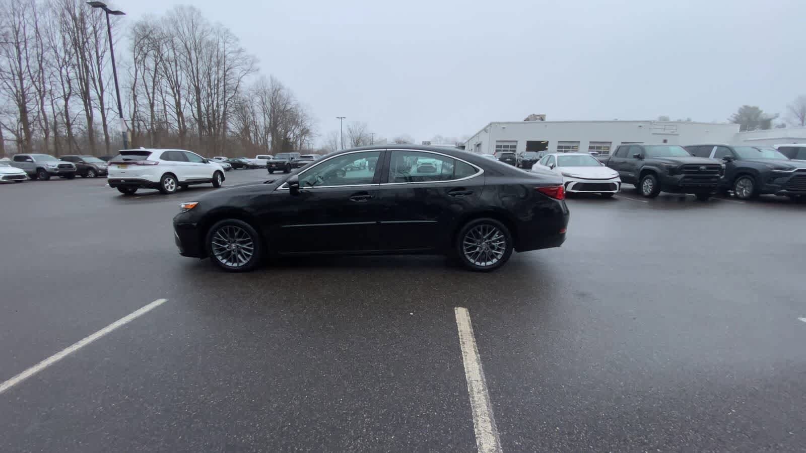 Thumbnail: 2018 Lexus ES - 8