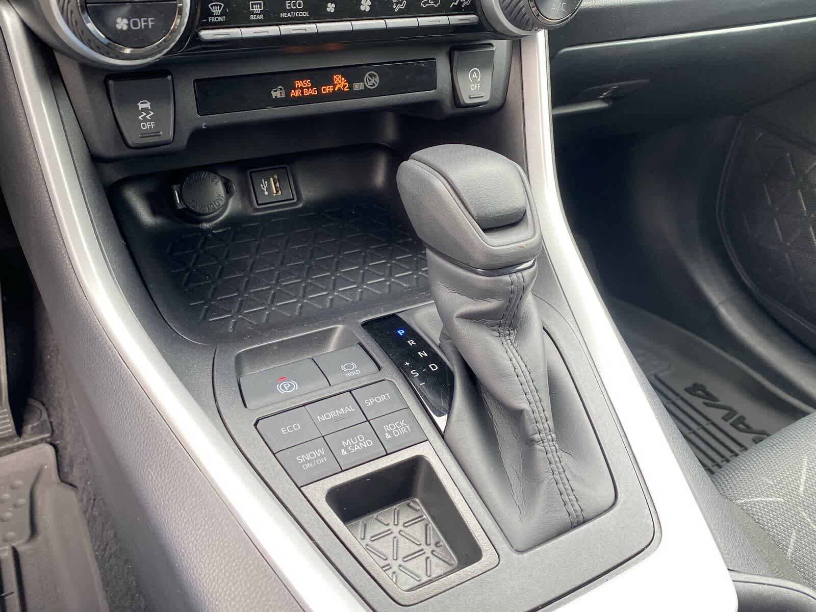 Thumbnail: 2025 Toyota RAV4 - 32