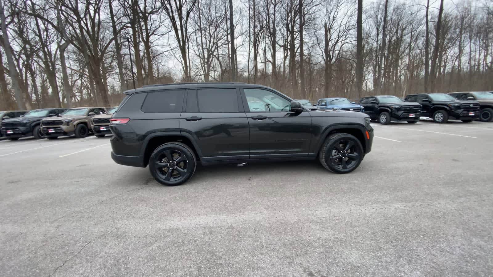 Thumbnail: 2022 Jeep Grand Cherokee - 12