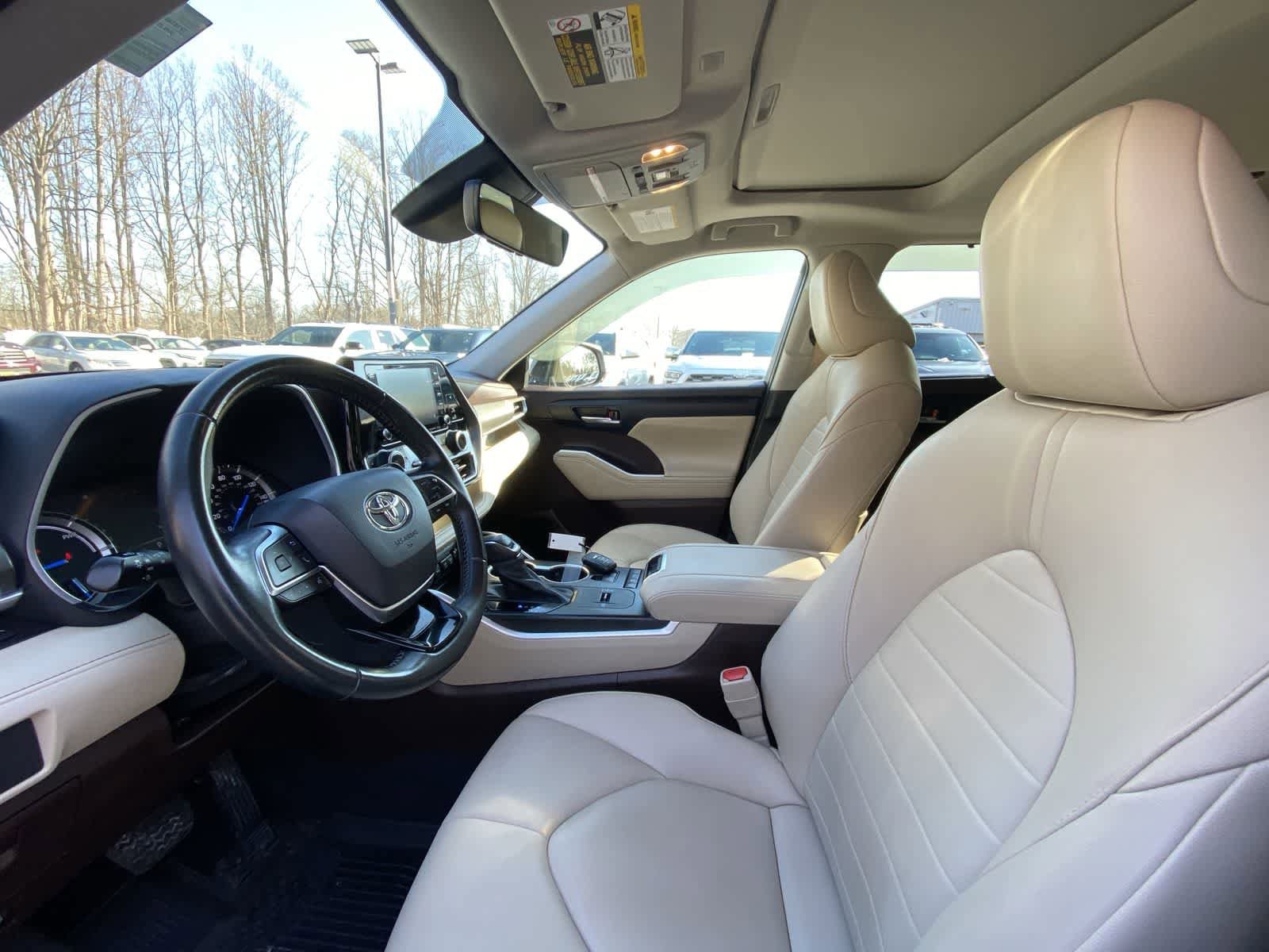 Thumbnail: 2021 Toyota Highlander - 30