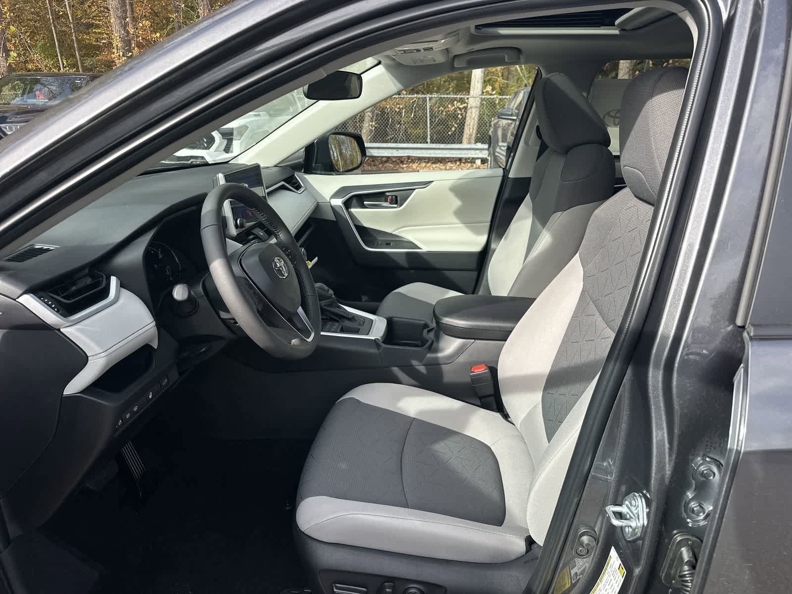 Thumbnail: 2025 Toyota RAV4 - 21