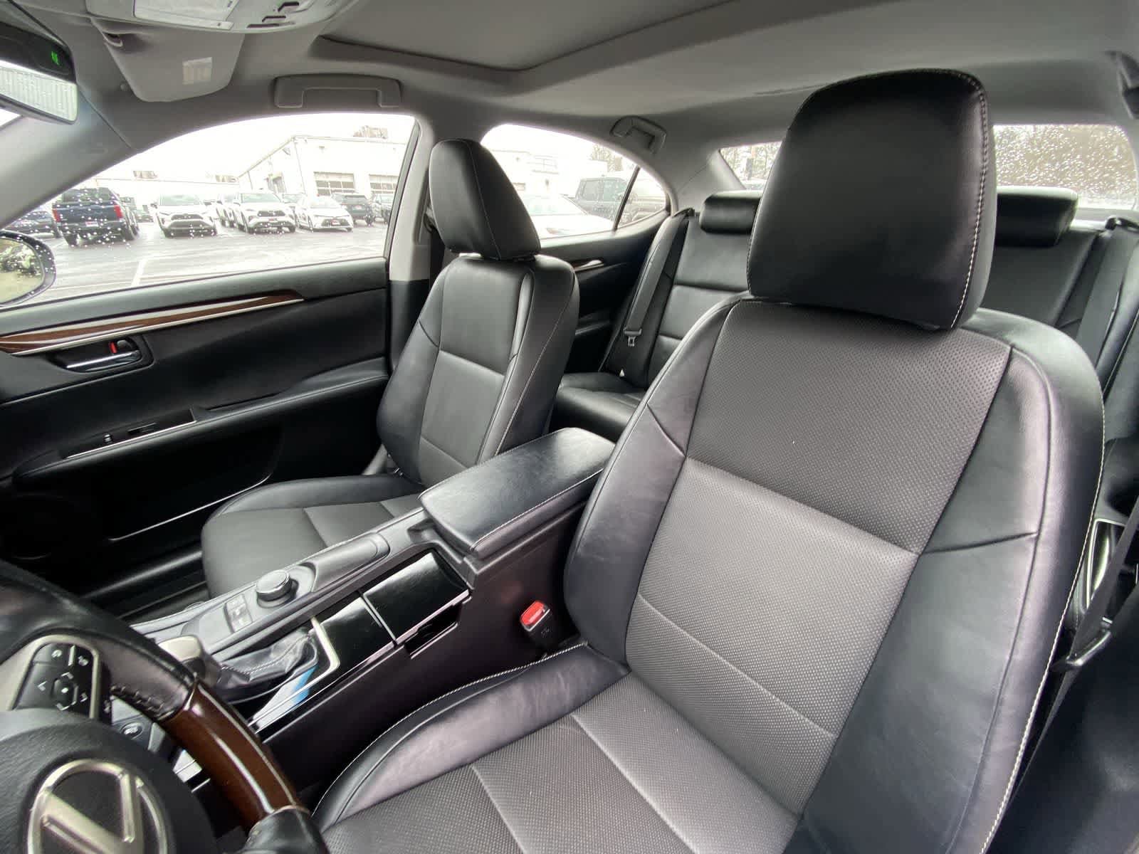 Thumbnail: 2018 Lexus ES - 21