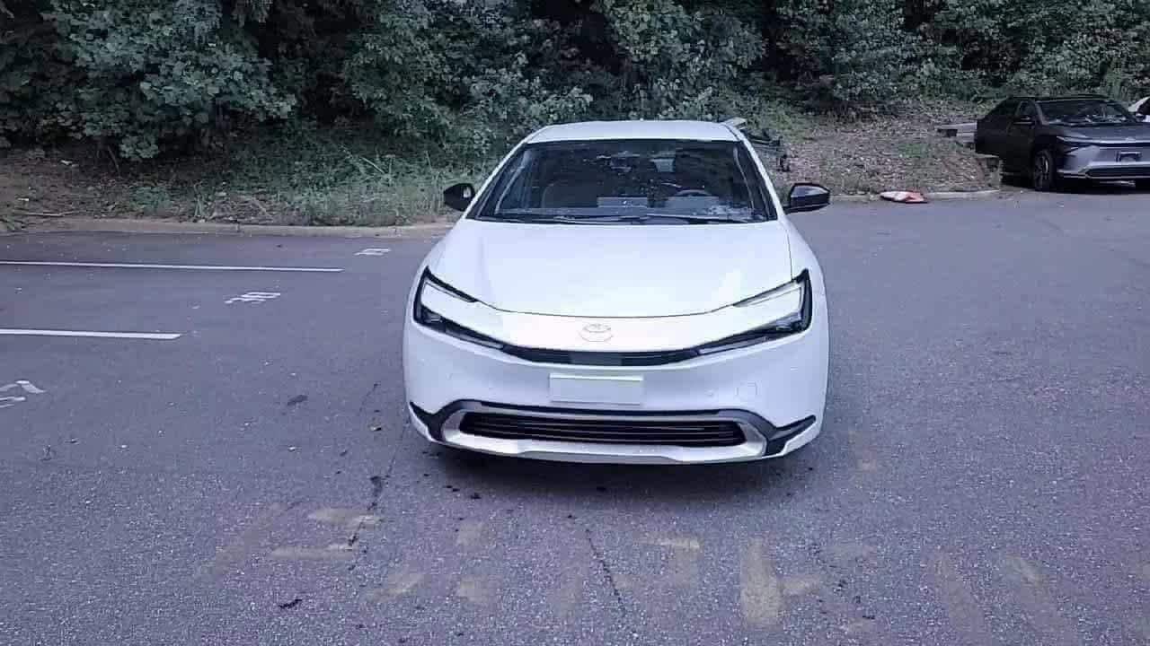 Thumbnail: 2025 Toyota Prius - 3
