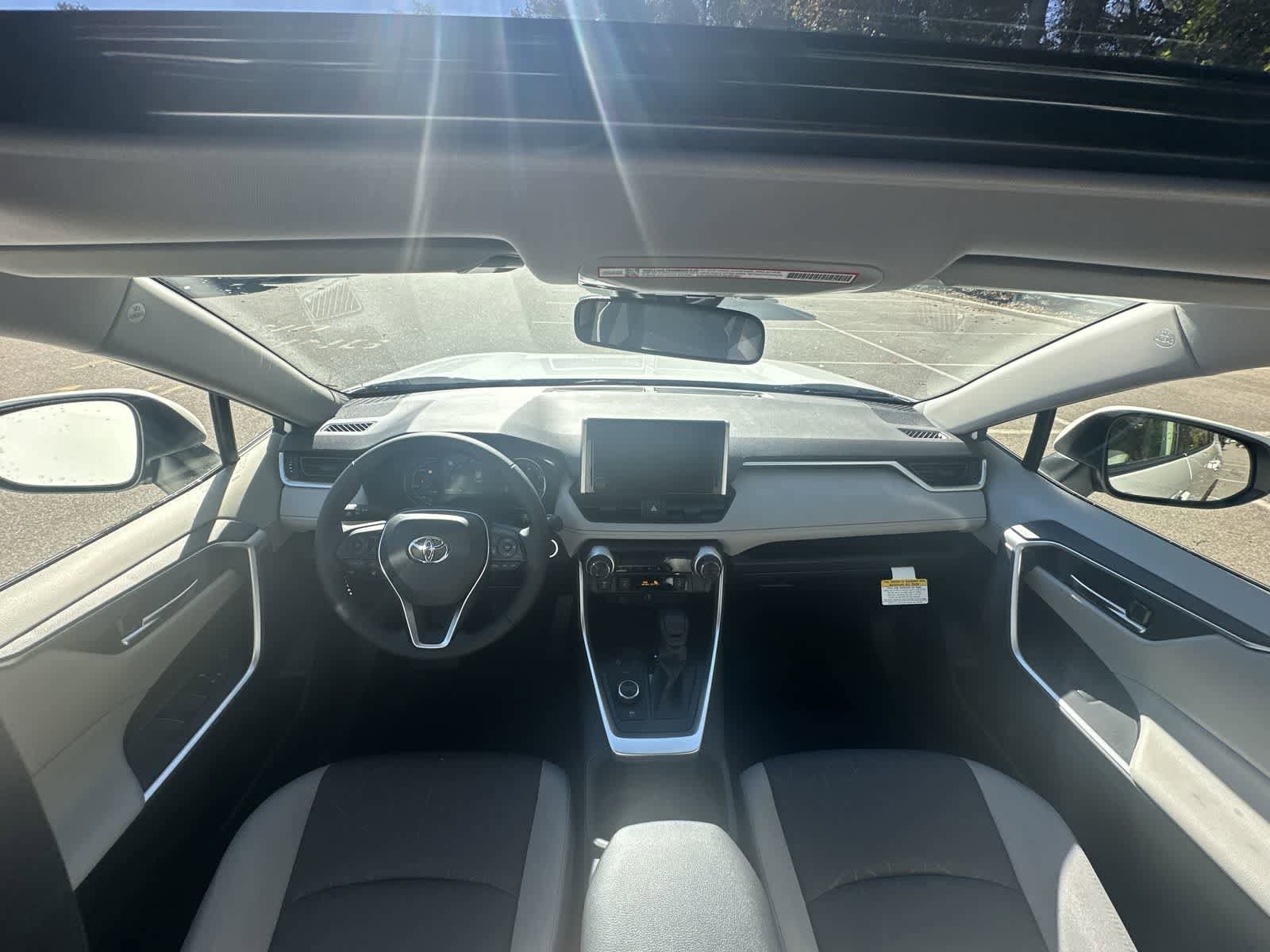 Thumbnail: 2025 Toyota RAV4 - 31