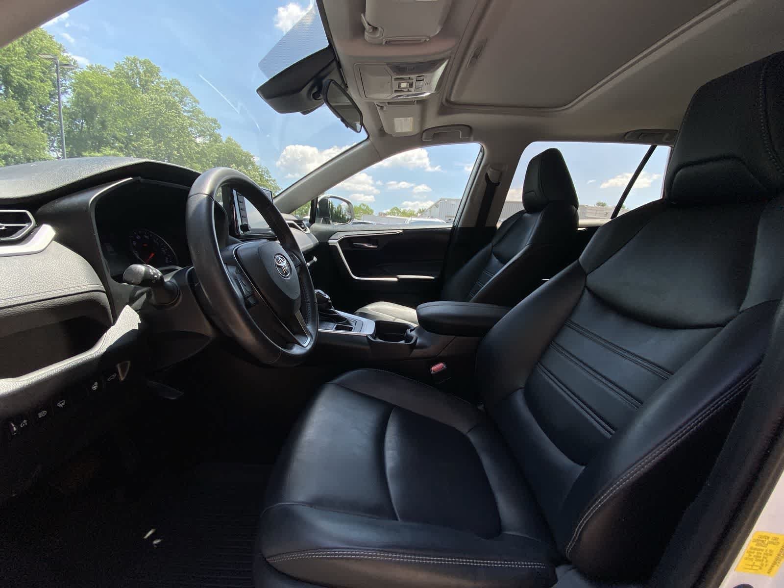 Thumbnail: 2020 Toyota RAV4 - 17