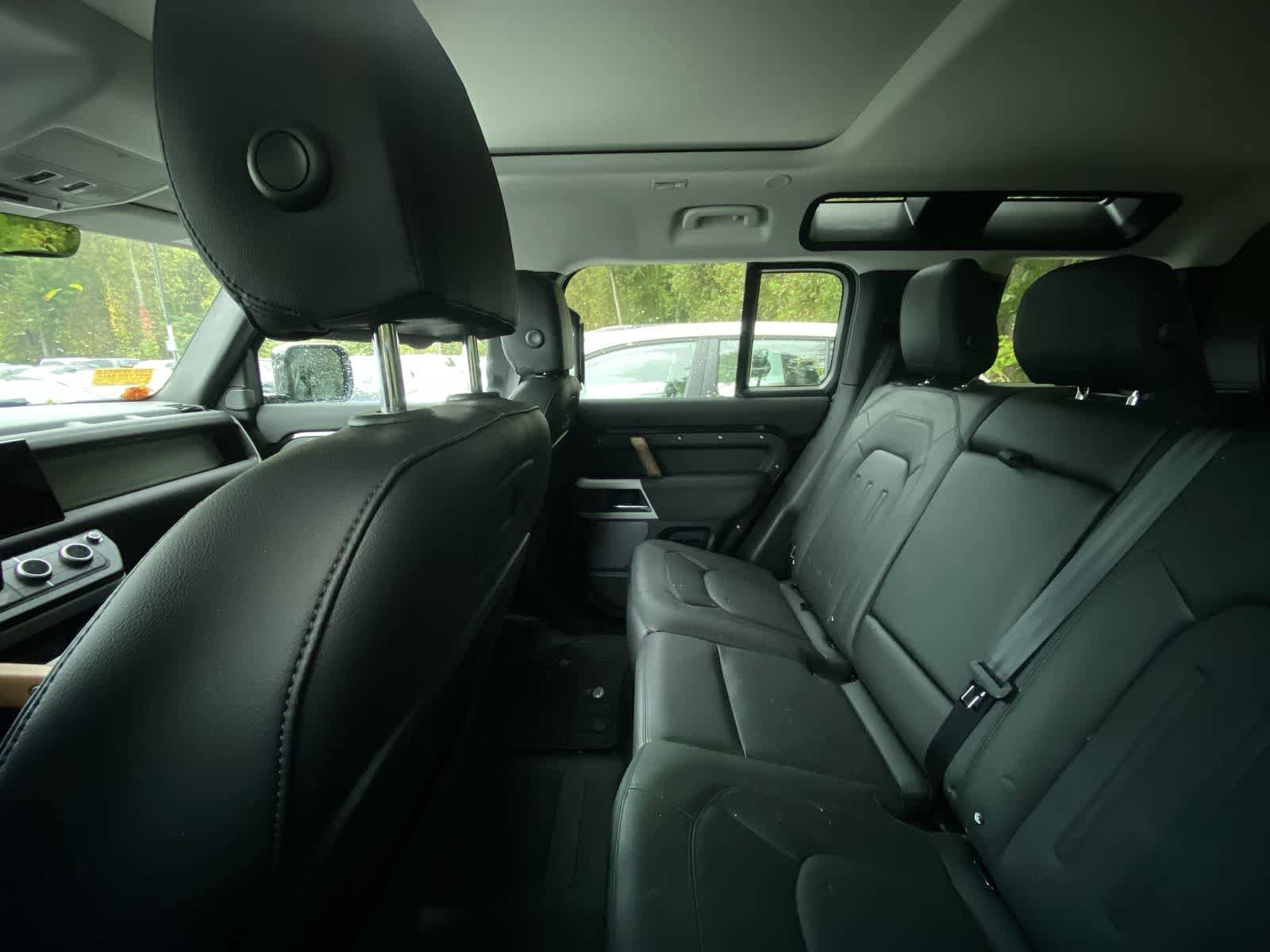 Thumbnail: 2022 Land Rover Defender - 9