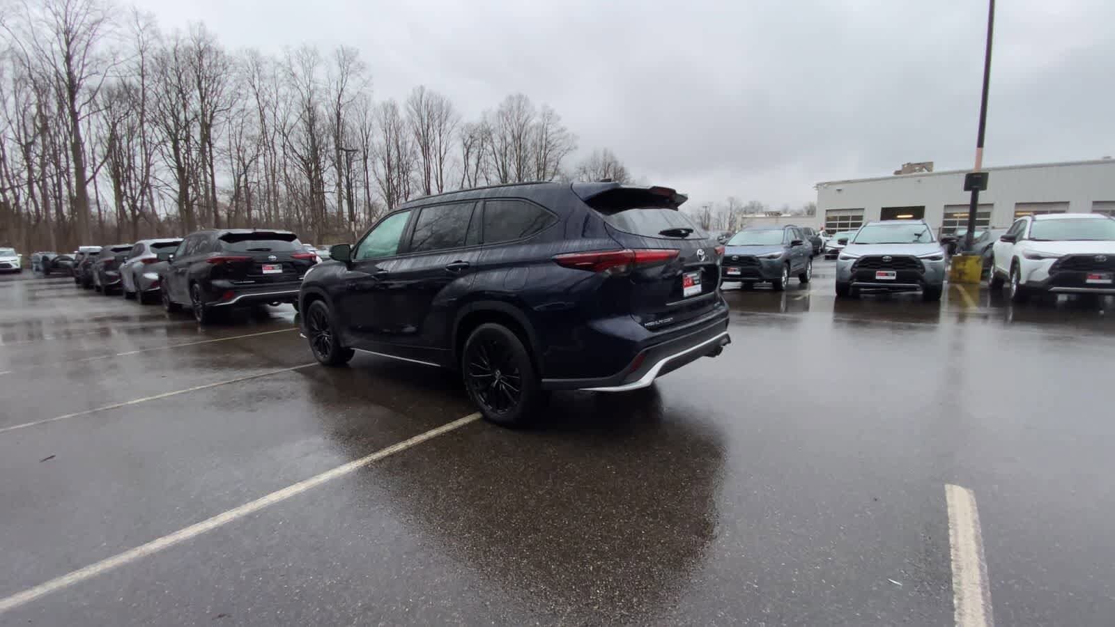 Thumbnail: 2025 Toyota Highlander - 12