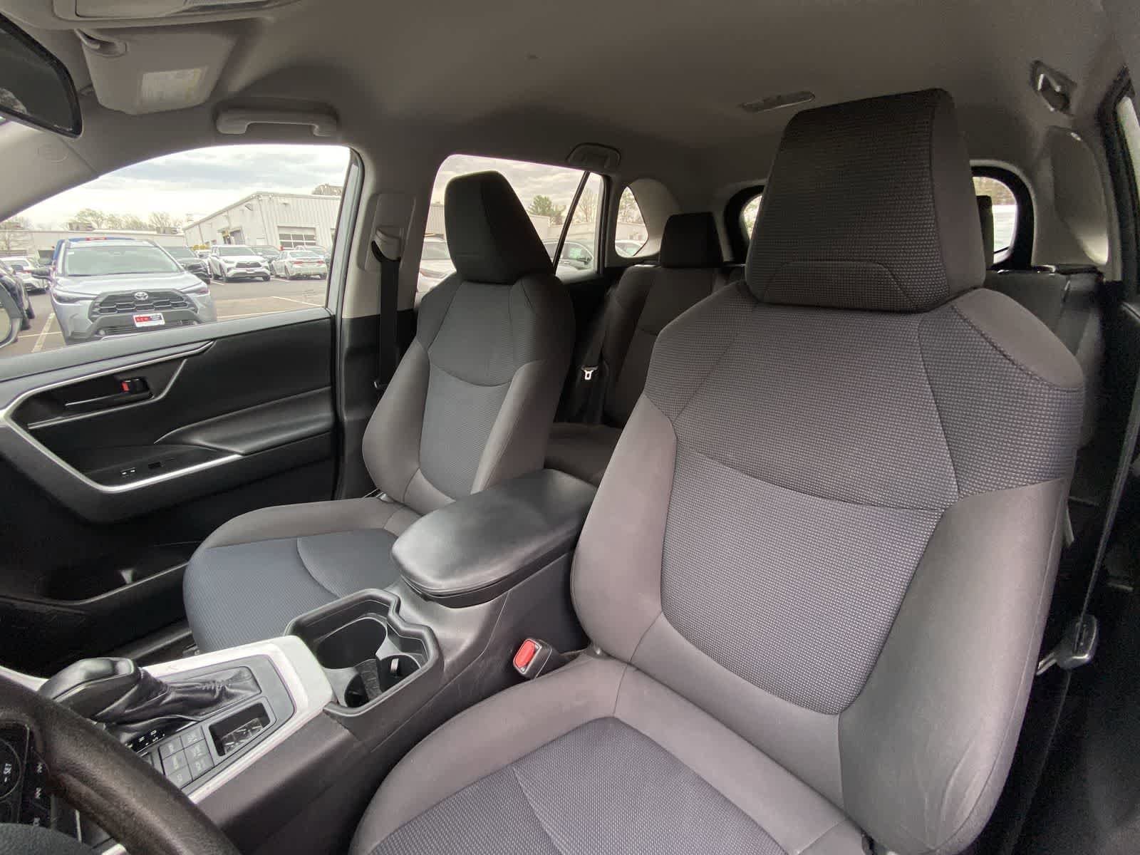 Thumbnail: 2019 Toyota RAV4 - 17