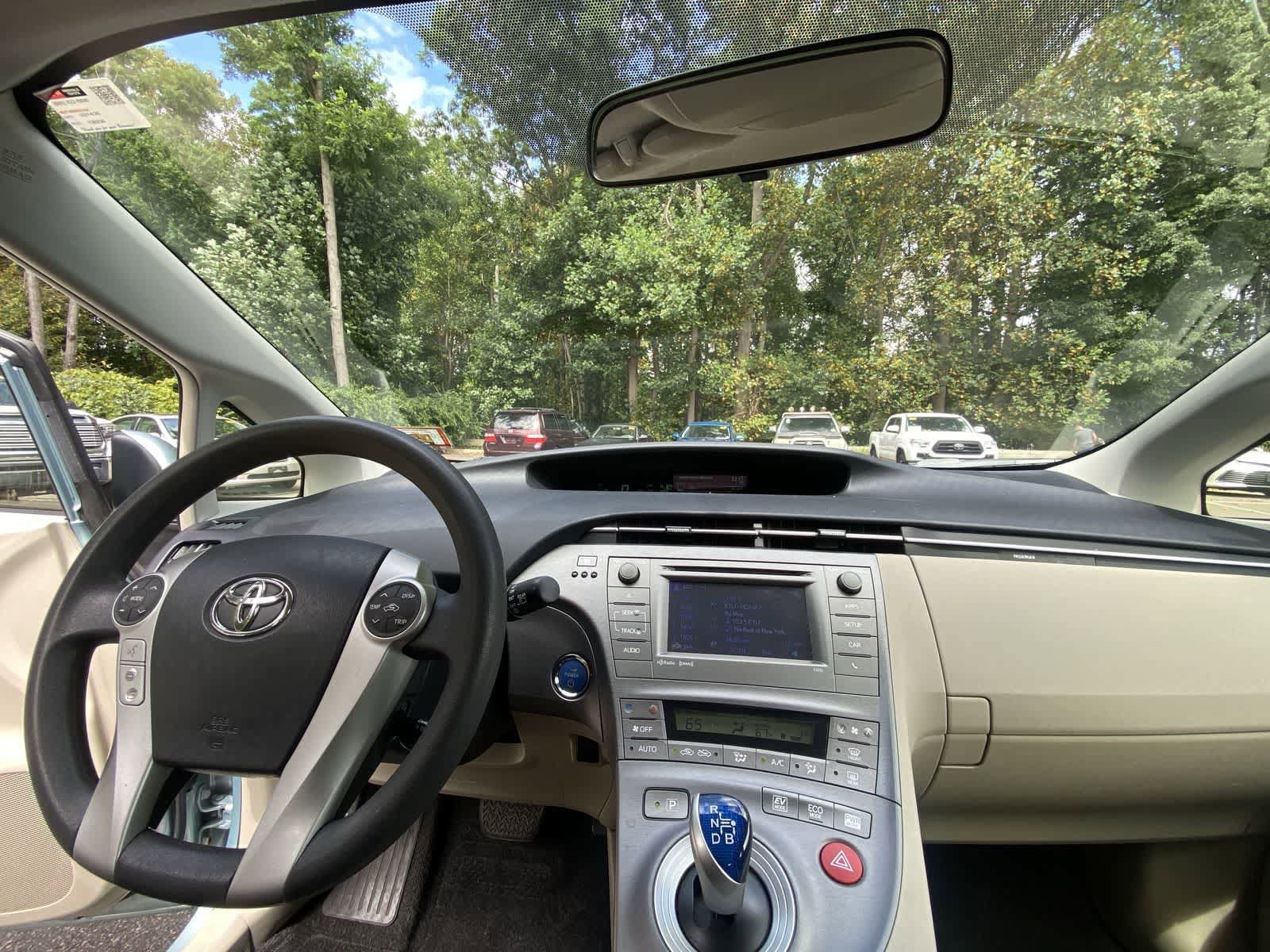 Thumbnail: 2014 Toyota Prius - 18
