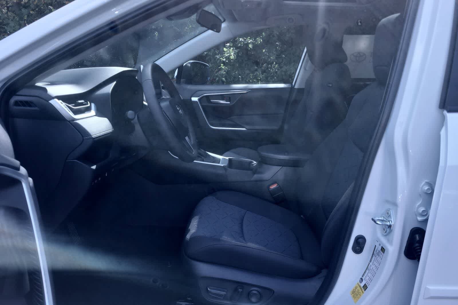 Thumbnail: 2025 Toyota RAV4 - 27