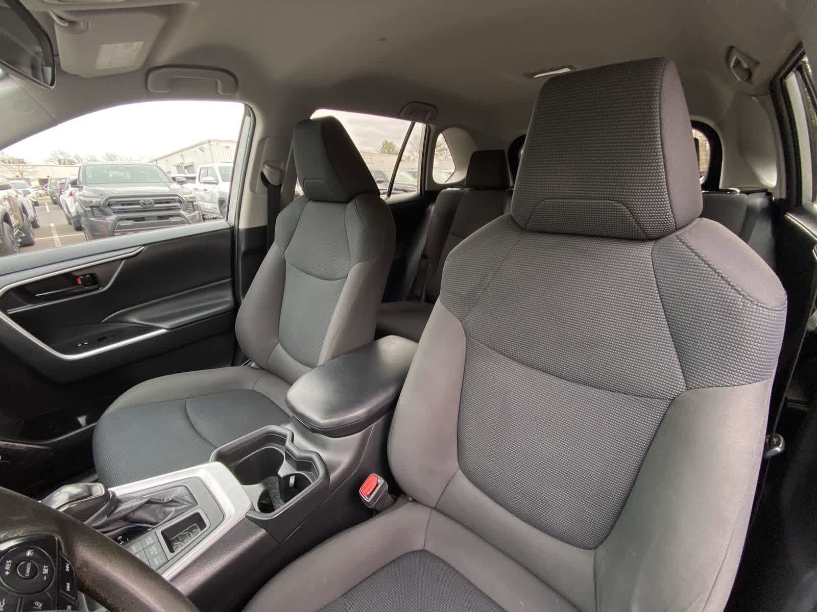 Thumbnail: 2021 Toyota RAV4 - 24