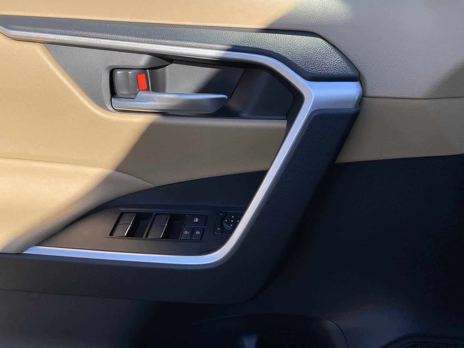 Thumbnail: 2025 Toyota RAV4 - 16