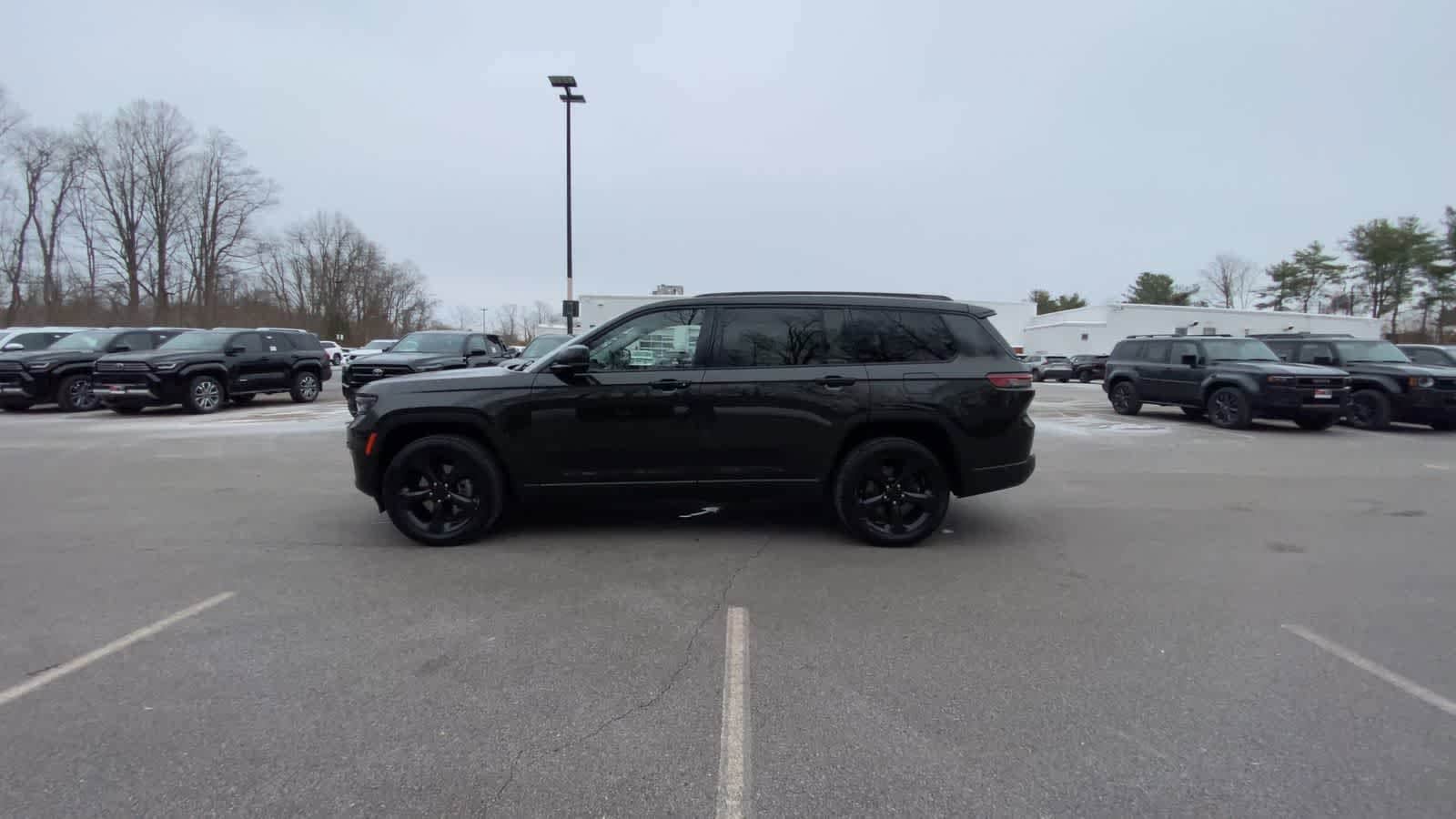 Thumbnail: 2022 Jeep Grand Cherokee - 8