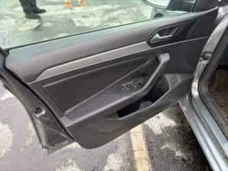 Thumbnail: 2019 Volkswagen Jetta - 17