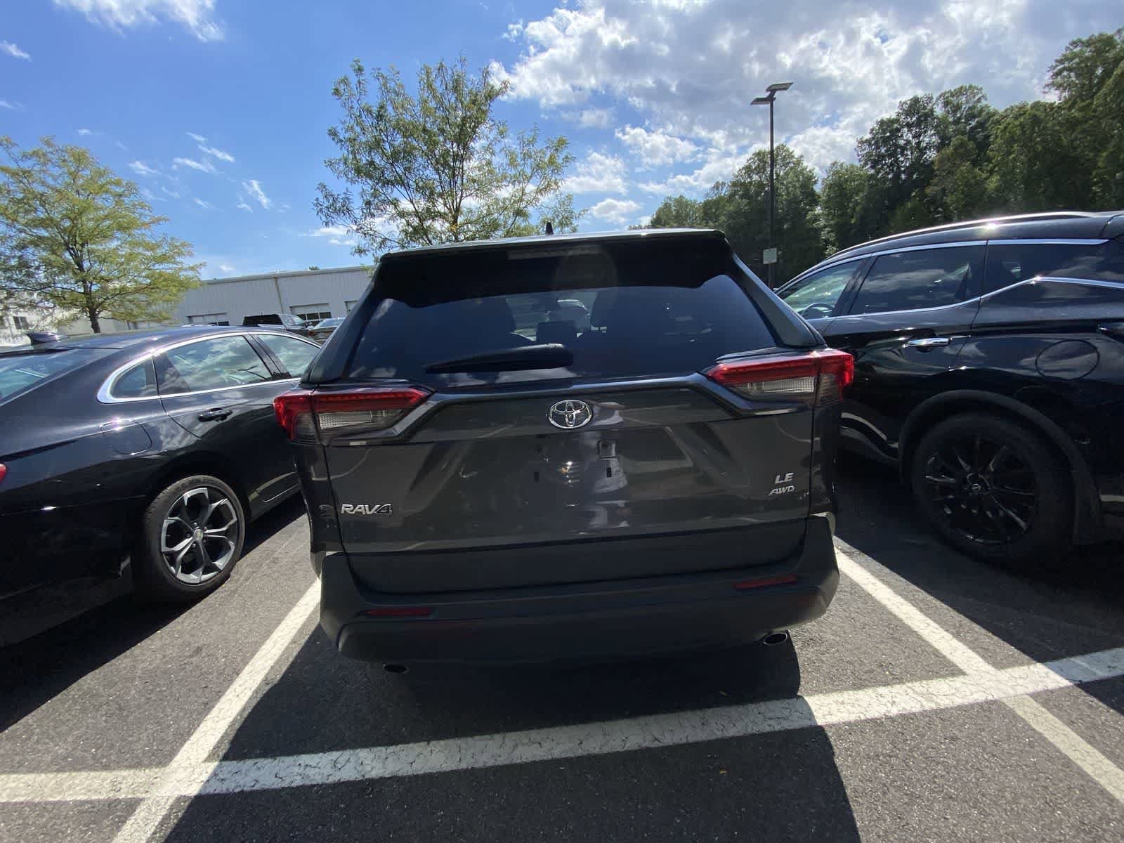 Thumbnail: 2022 Toyota RAV4 - 8