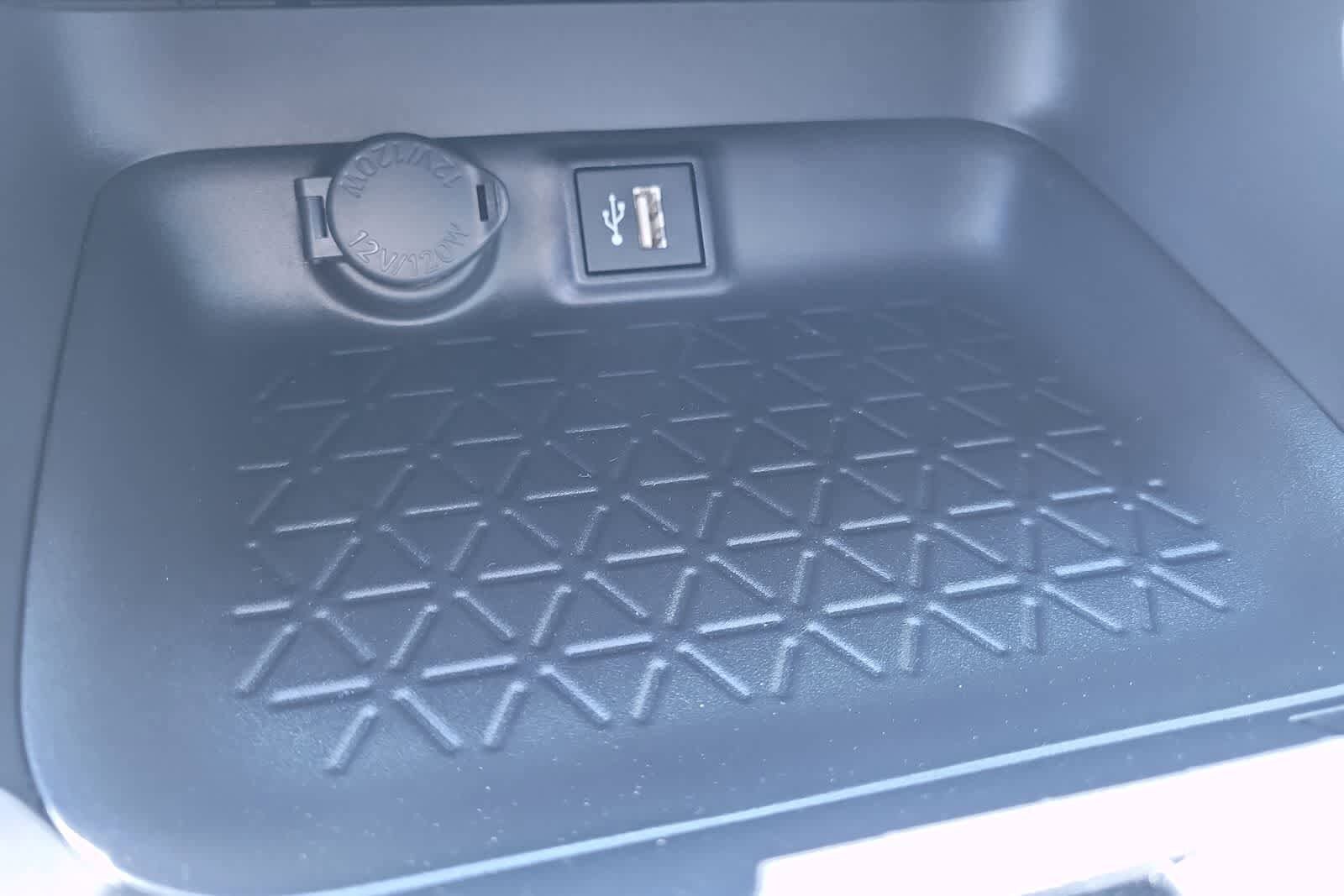 2025 Toyota RAV4 XLE 25