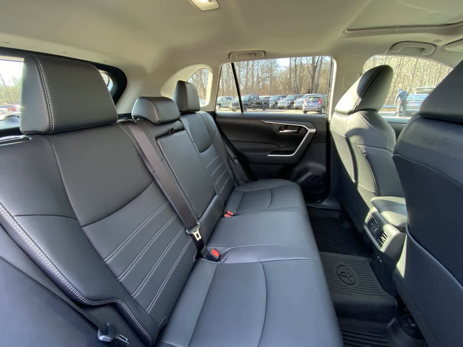 Thumbnail: 2025 Toyota RAV4 - 28