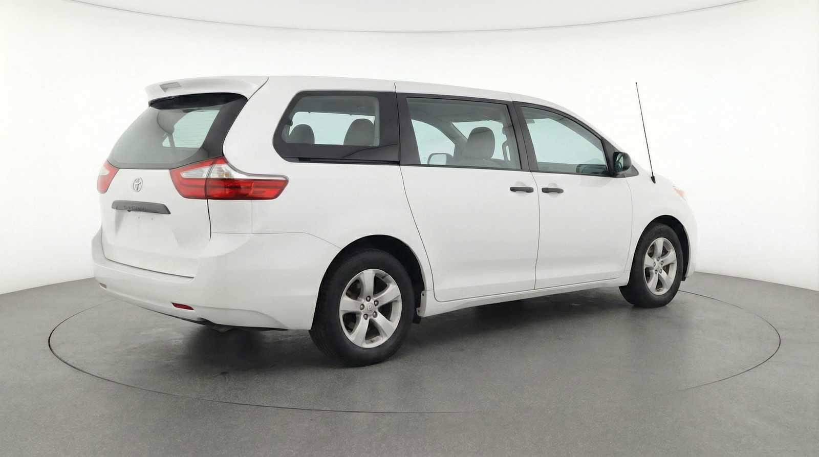 Thumbnail: 2013 Toyota Sienna - 4