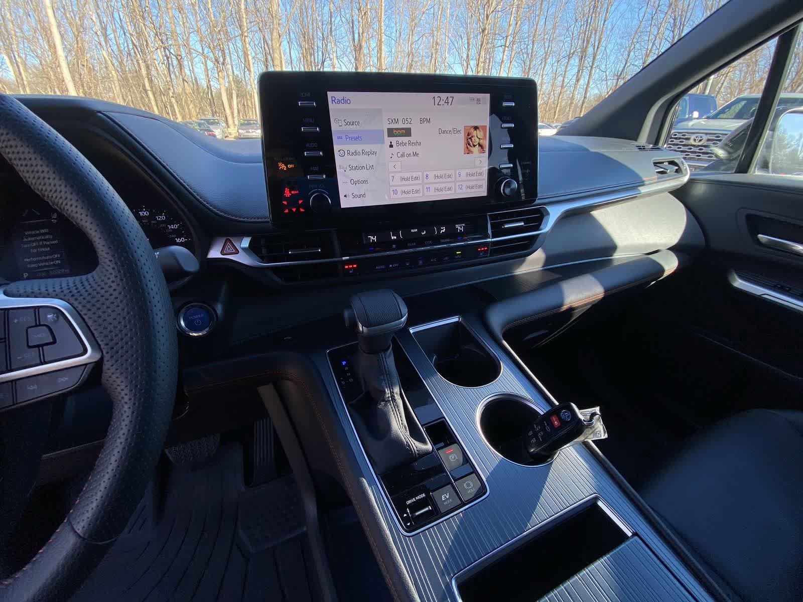 Thumbnail: 2023 Toyota Sienna - 23