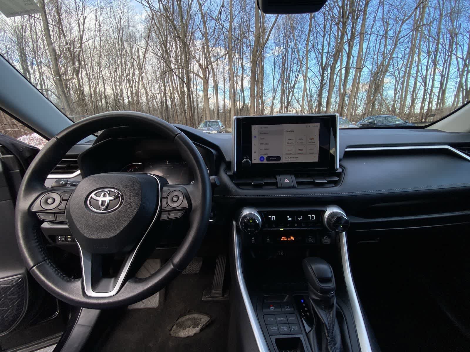 Thumbnail: 2024 Toyota RAV4 - 25