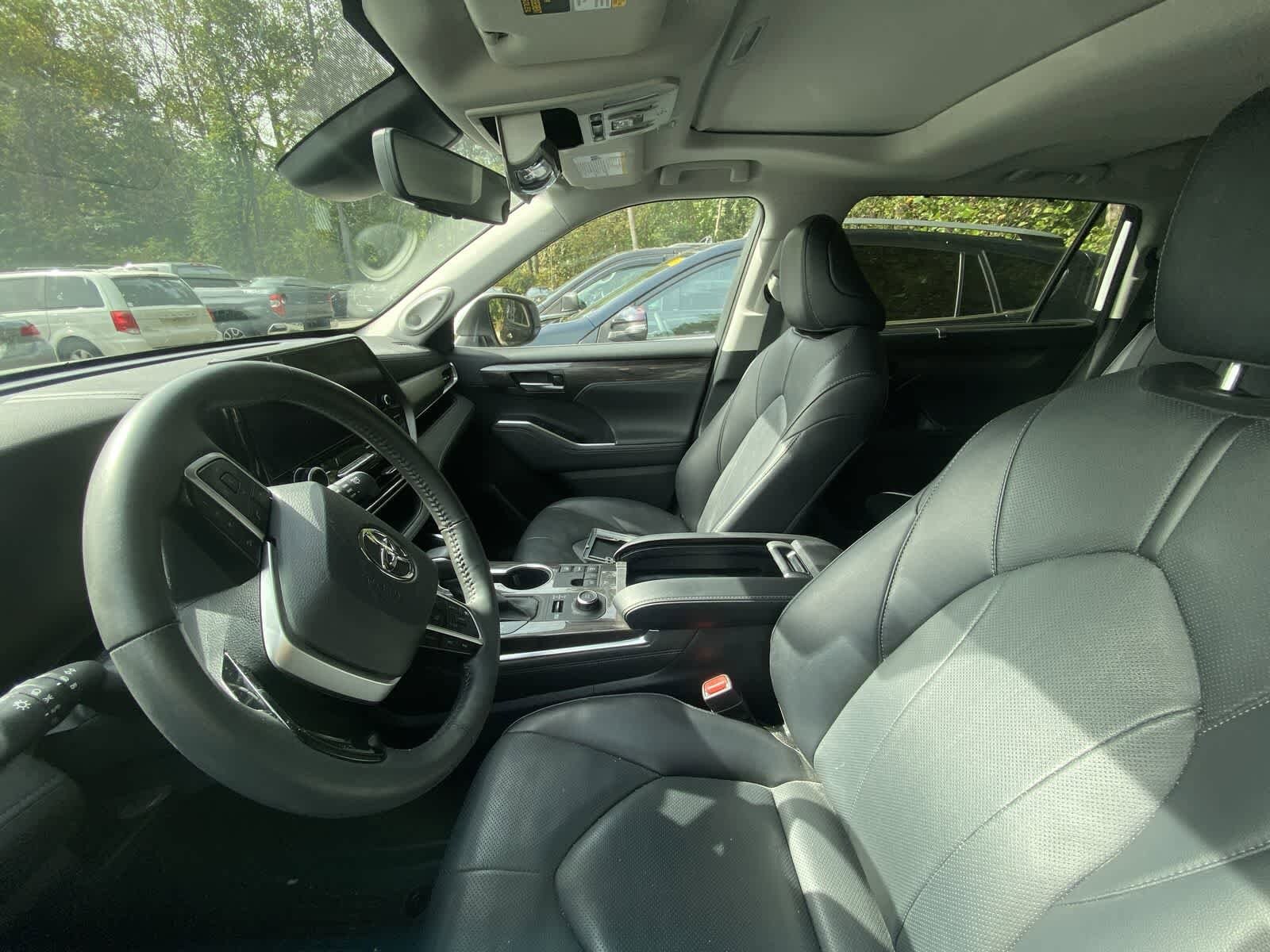 Thumbnail: 2023 Toyota Highlander - 9