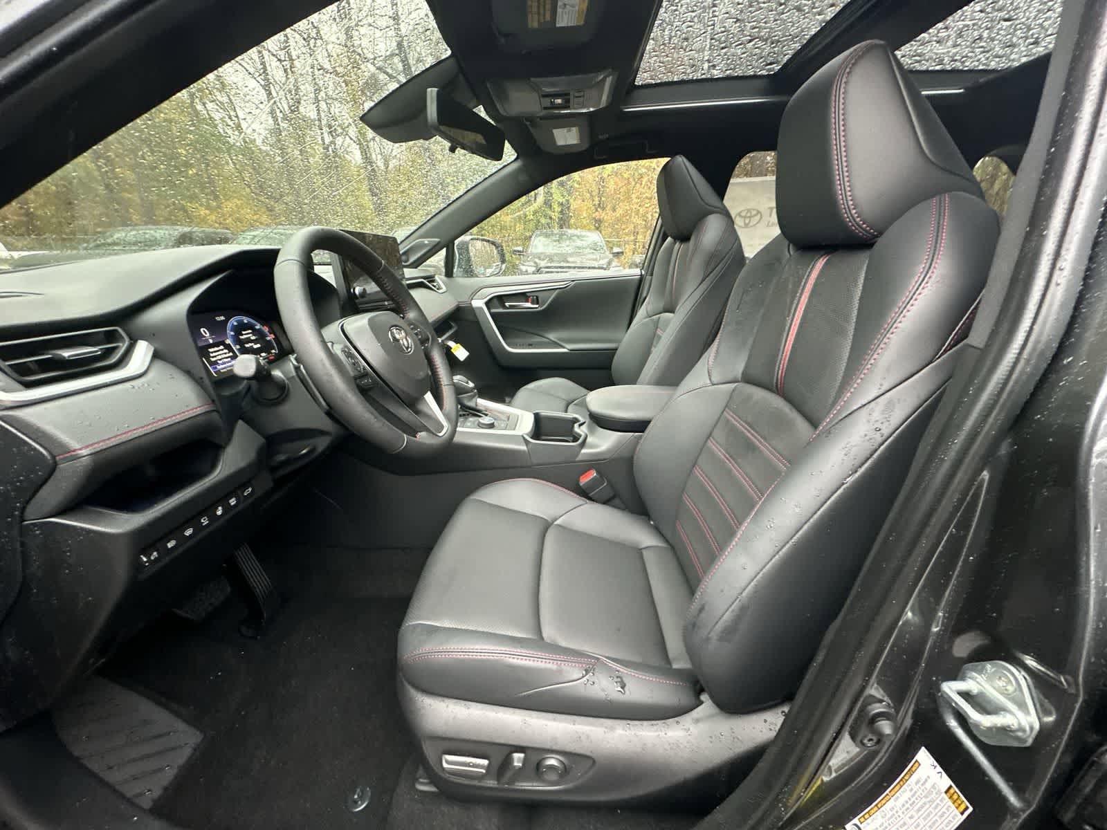 Thumbnail: 2025 Toyota RAV4 - 25