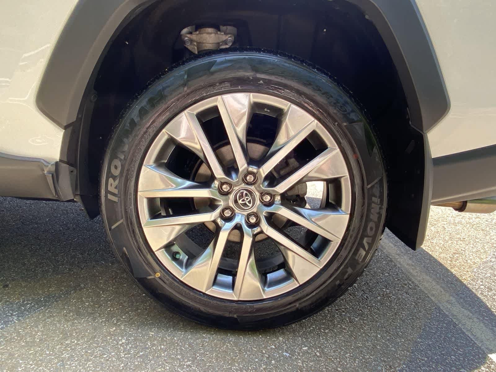 Thumbnail: 2020 Toyota RAV4 - 12
