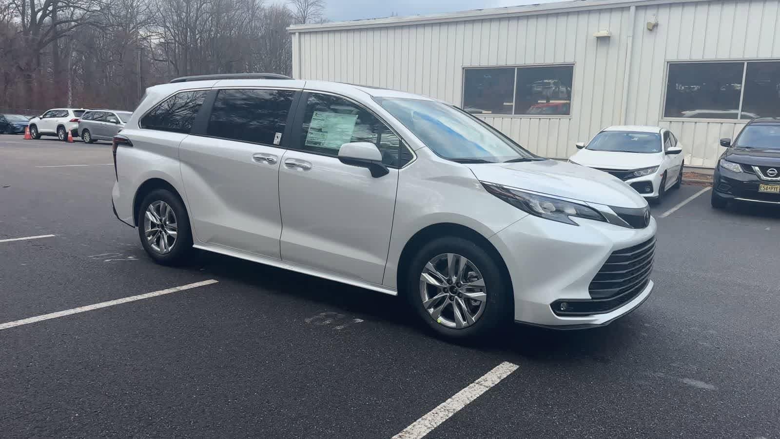 Thumbnail: 2026 Toyota Sienna - 2