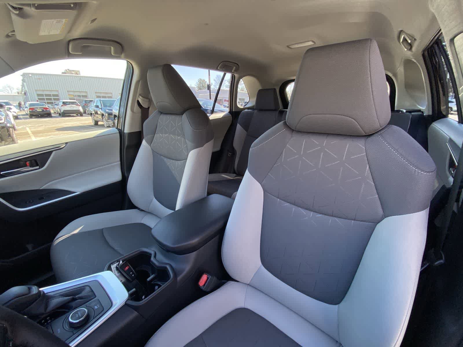 Thumbnail: 2025 Toyota RAV4 - 17