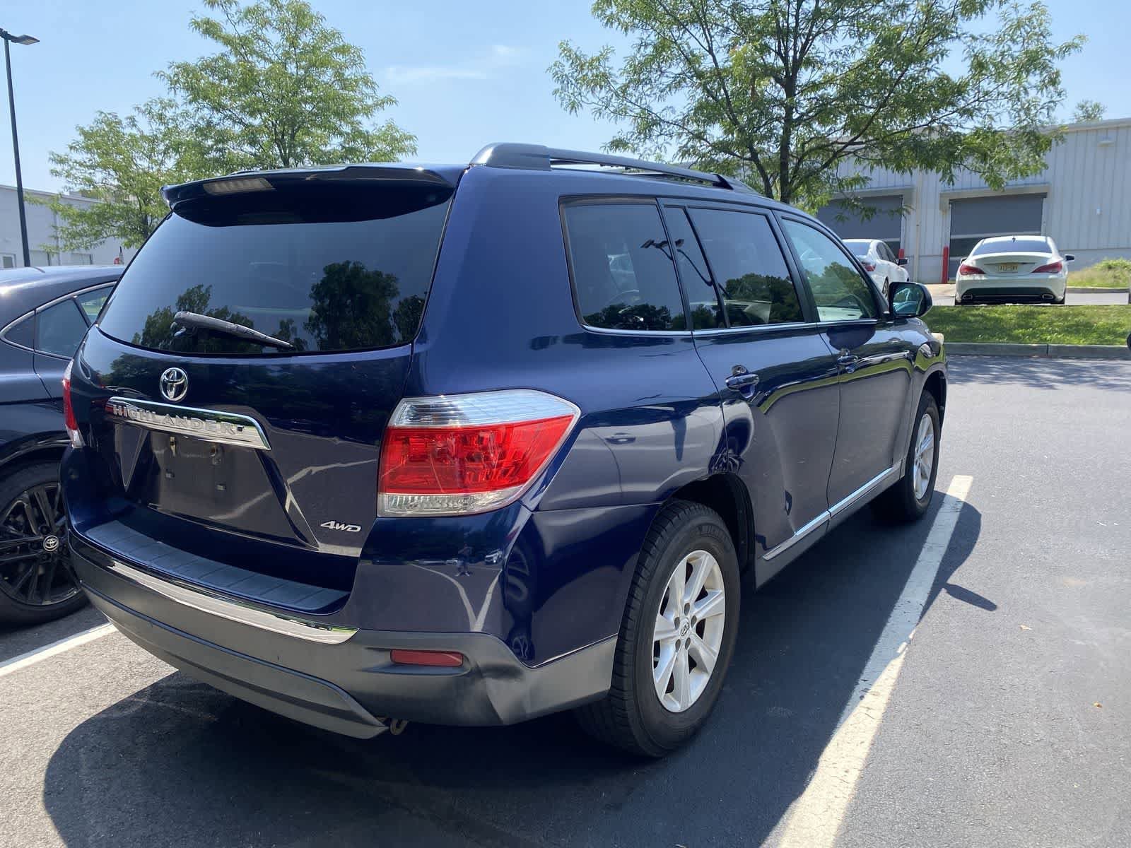 Thumbnail: 2012 Toyota Highlander - 9