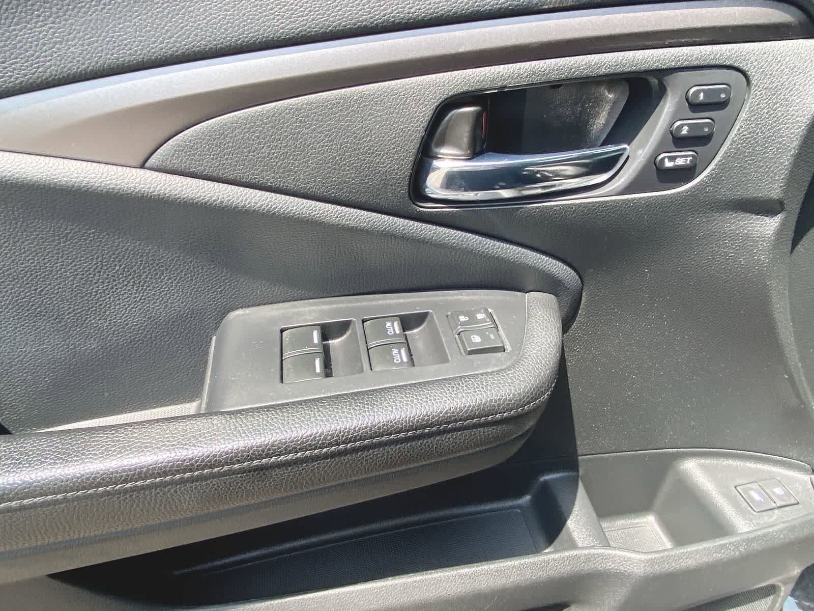 Thumbnail: 2020 Honda Pilot - 16