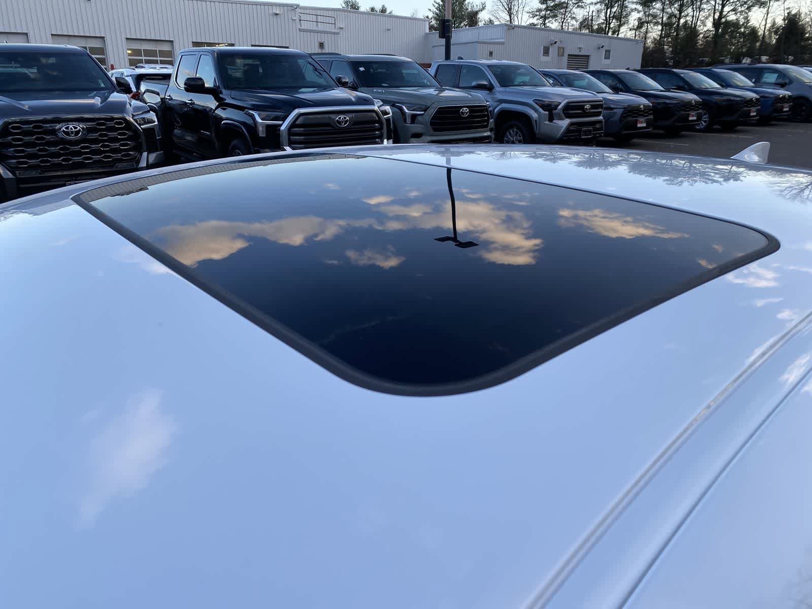 Thumbnail: 2022 Lexus ES - 21