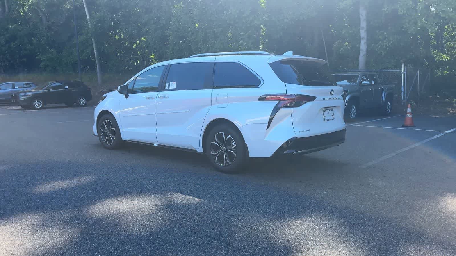 Thumbnail: 2026 Toyota Sienna - 6