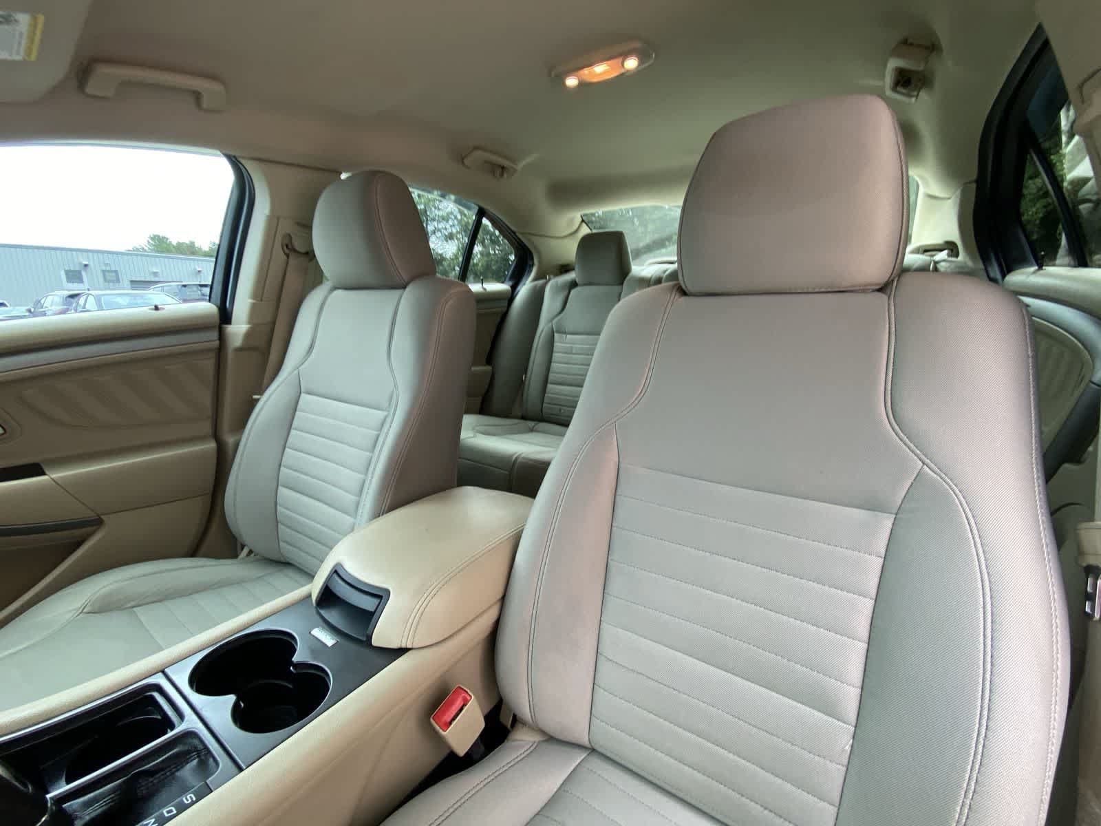 2019 Ford Taurus SE - Photo 21