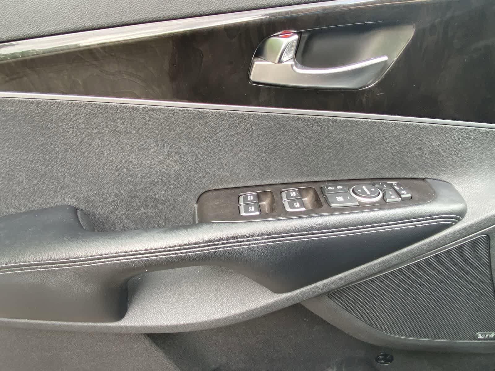 Thumbnail: 2016 Kia Sorento - 16