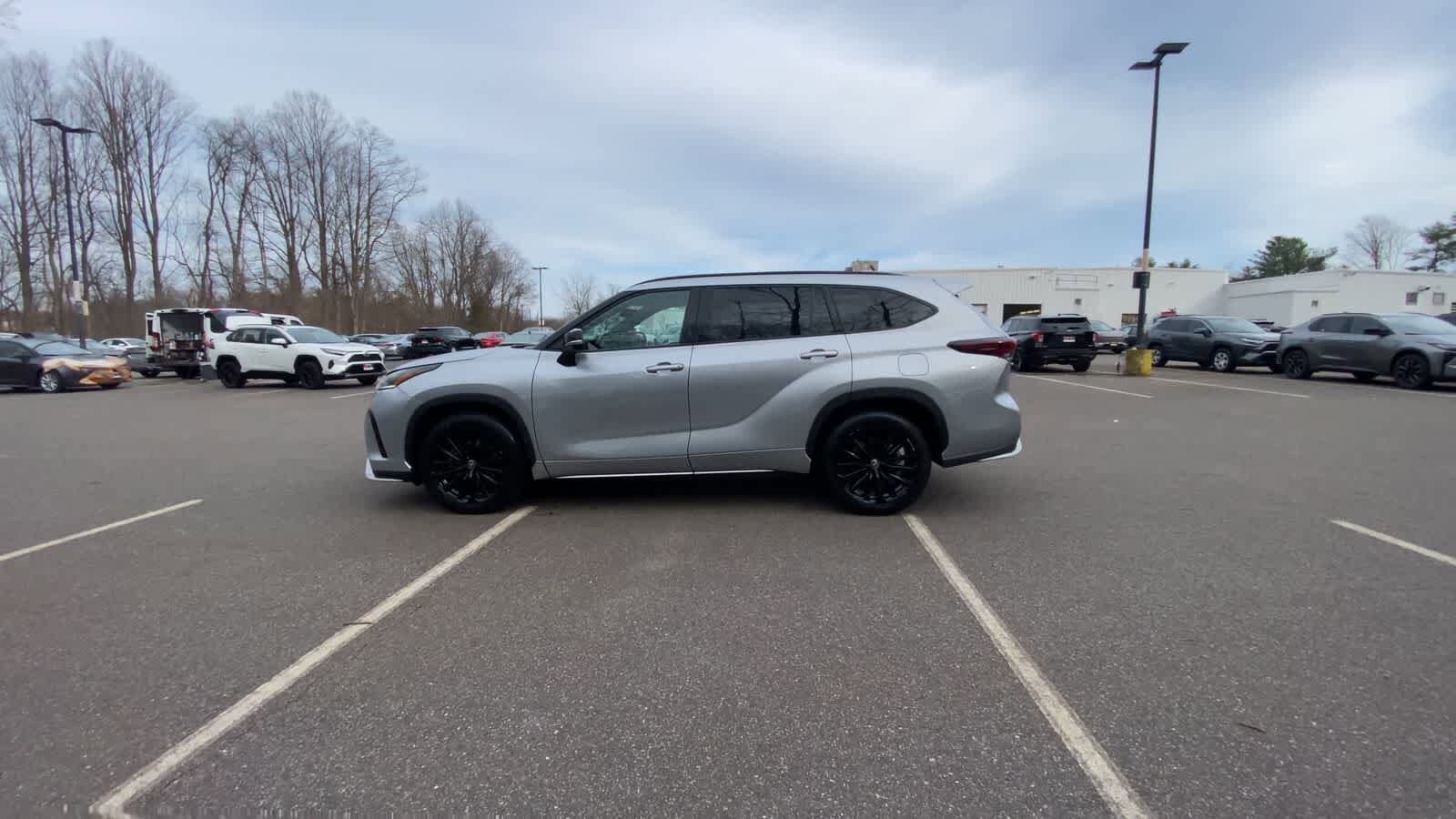 Thumbnail: 2025 Toyota Highlander - 7