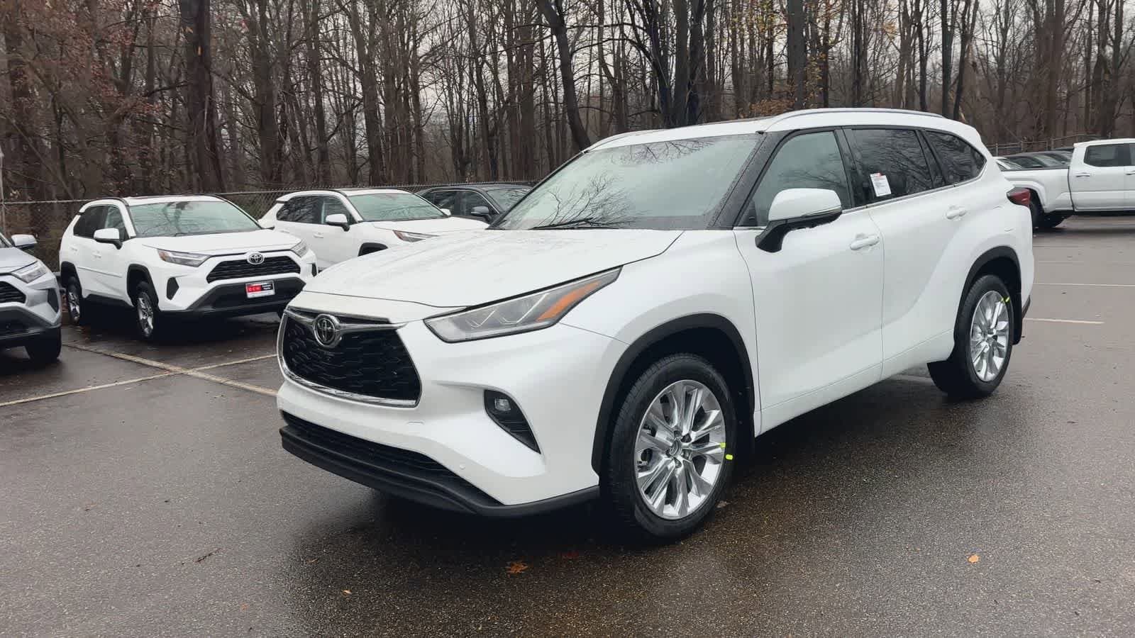 Thumbnail: 2026 Toyota Highlander - 4