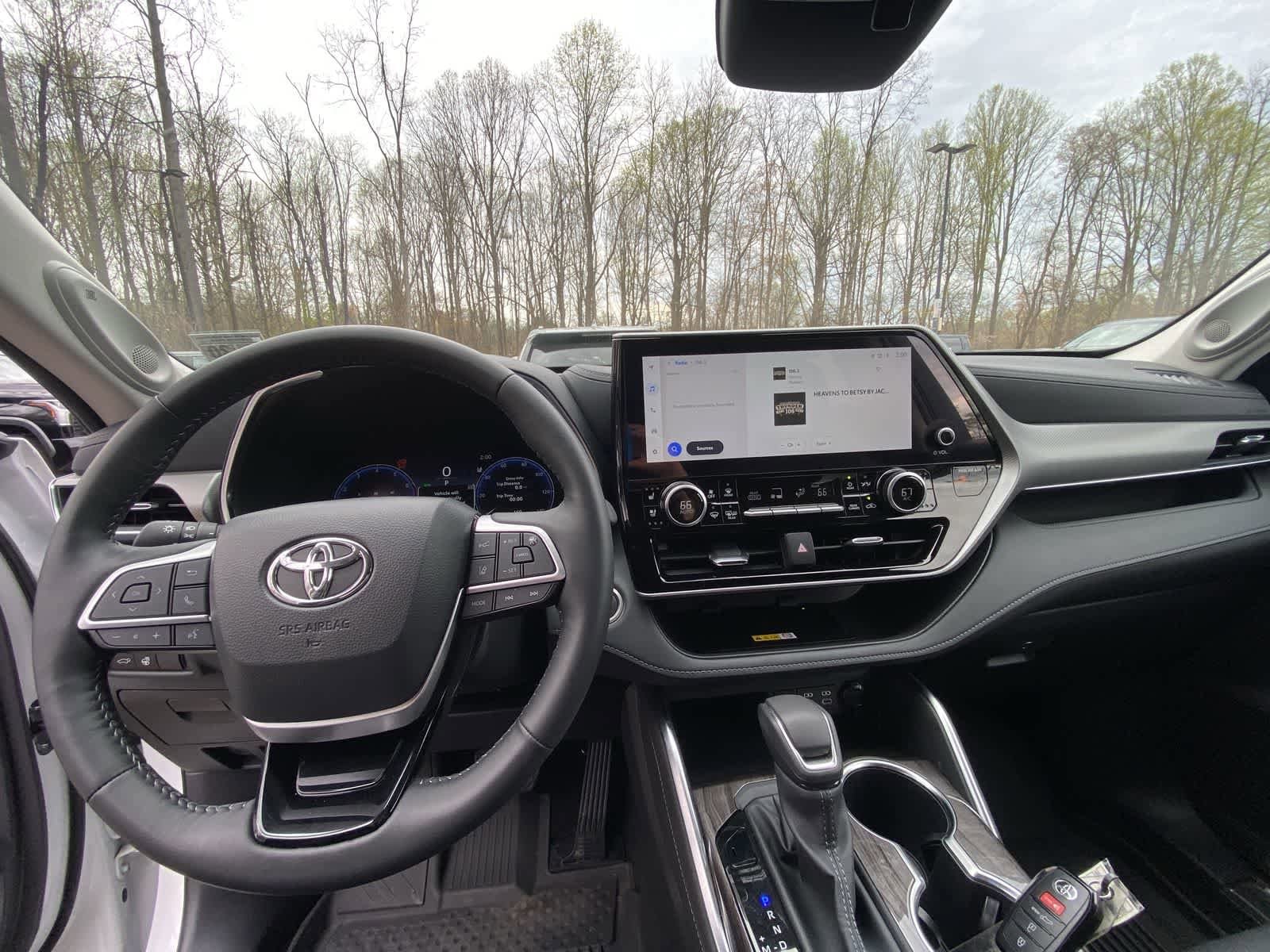 Thumbnail: 2025 Toyota Highlander - 22