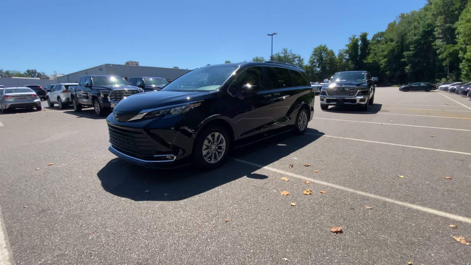Thumbnail: 2024 Toyota Sienna - 4
