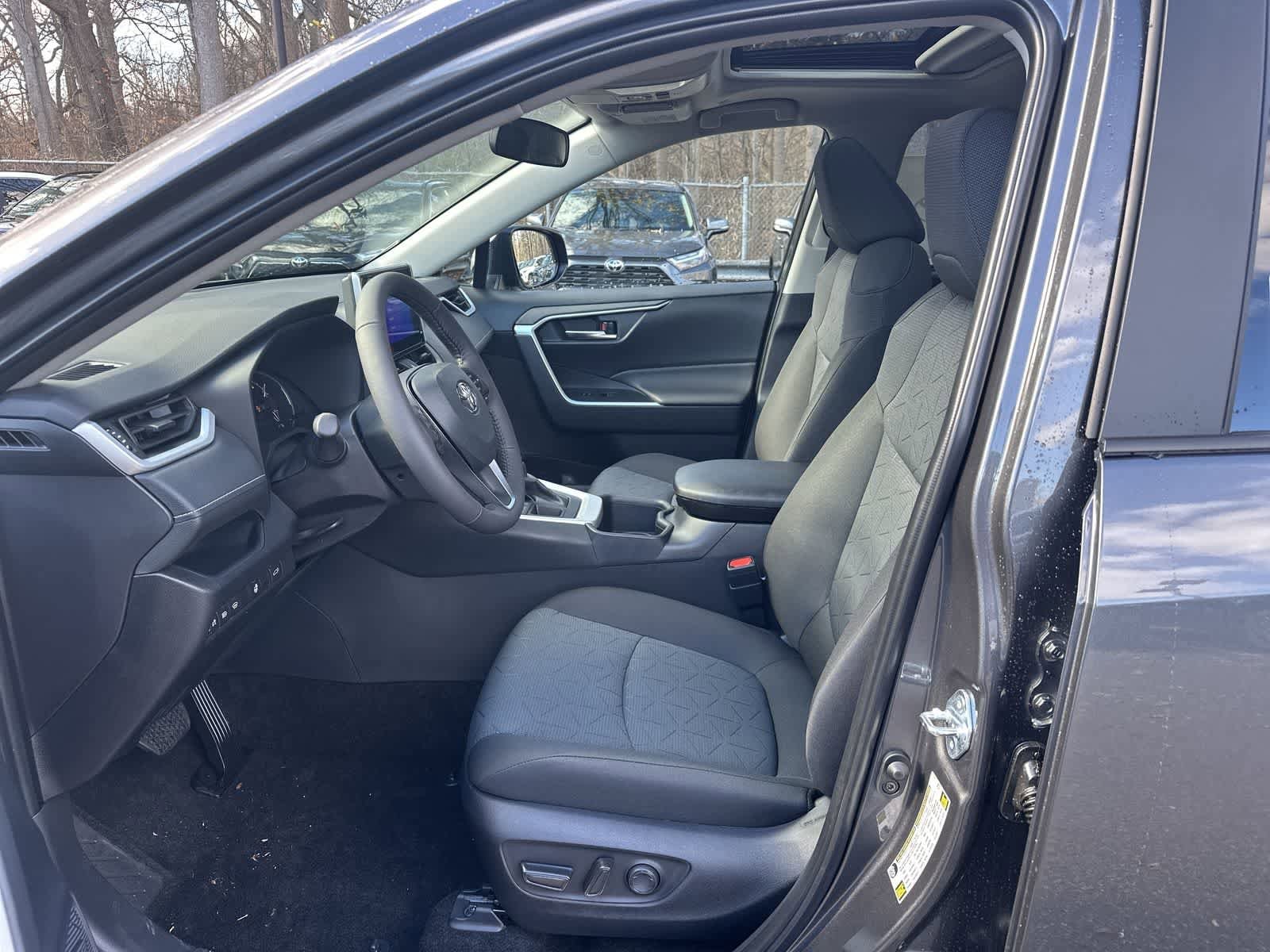 Thumbnail: 2025 Toyota RAV4 - 25