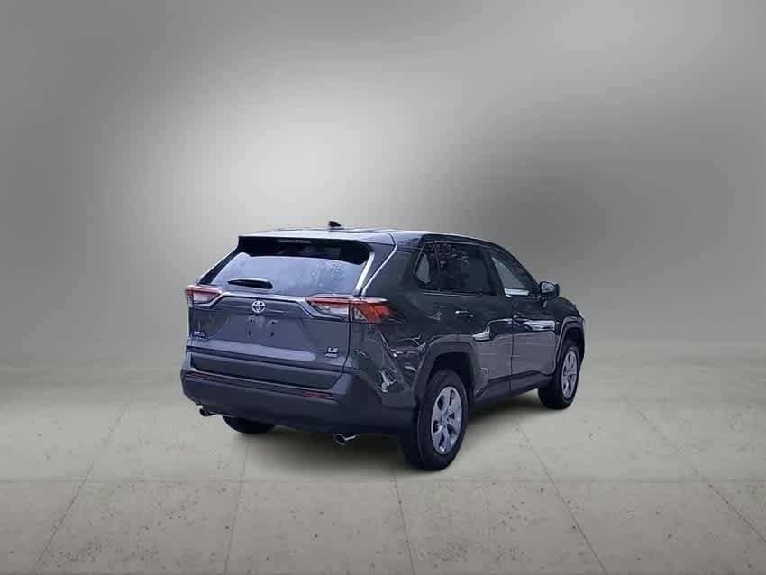2025 Toyota RAV4 LE 8