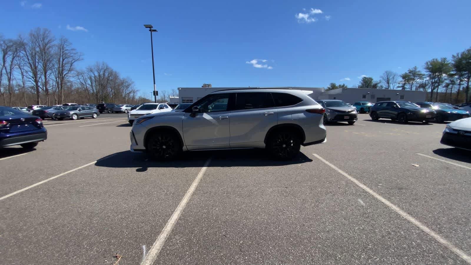 Thumbnail: 2025 Toyota Highlander - 5