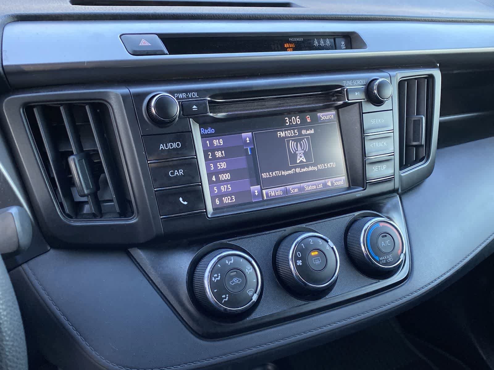 Thumbnail: 2018 Toyota RAV4 - 32