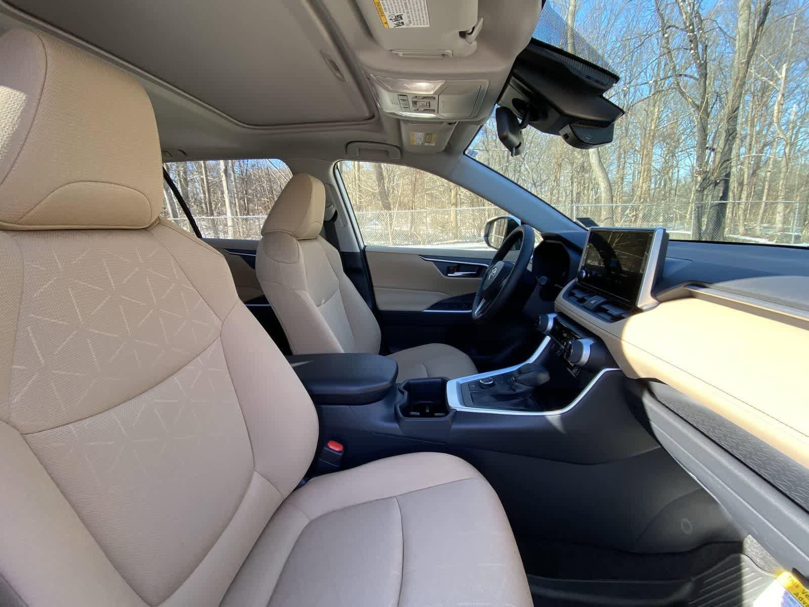 Thumbnail: 2025 Toyota RAV4 - 21