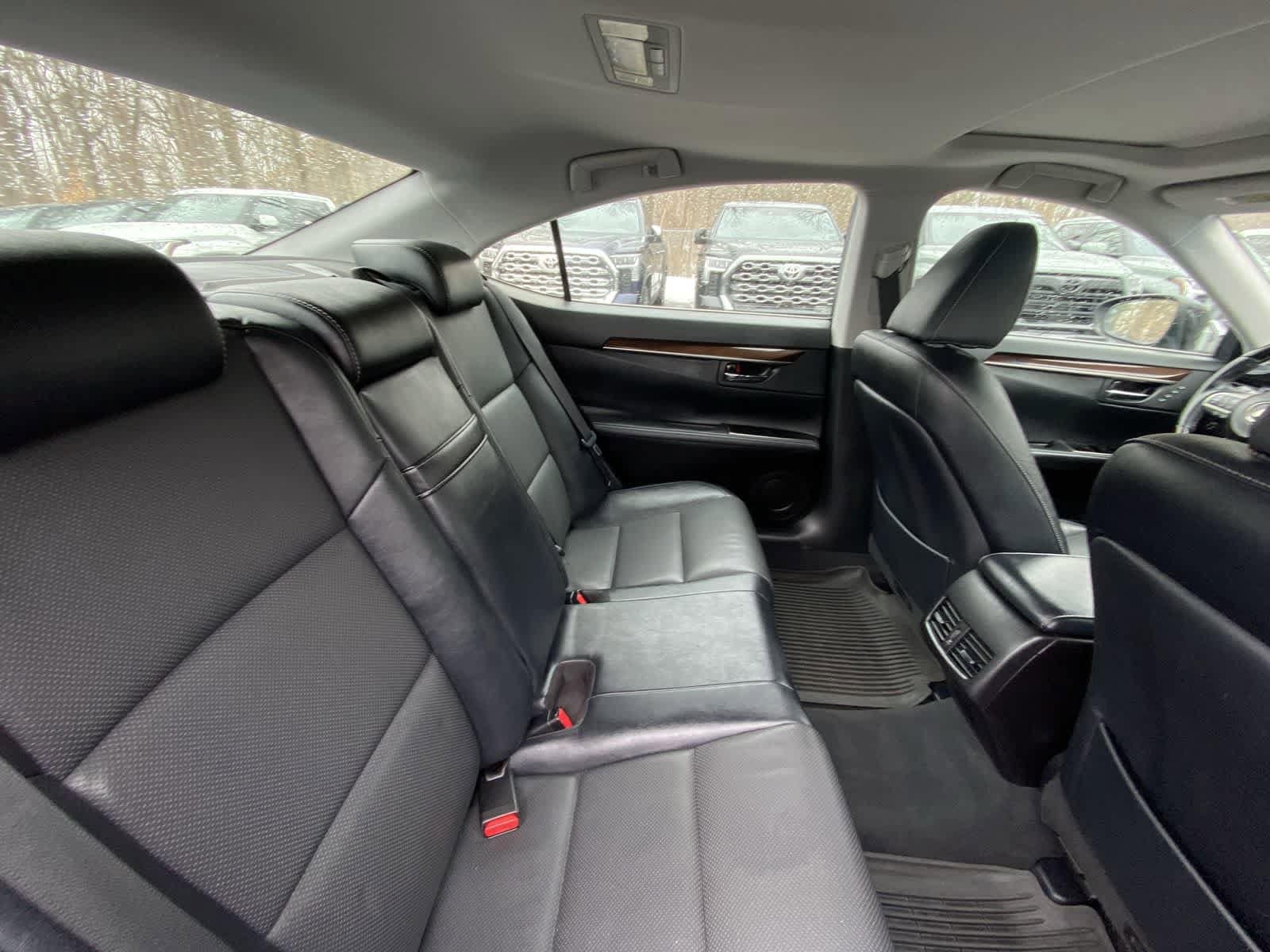 Thumbnail: 2018 Lexus ES - 27