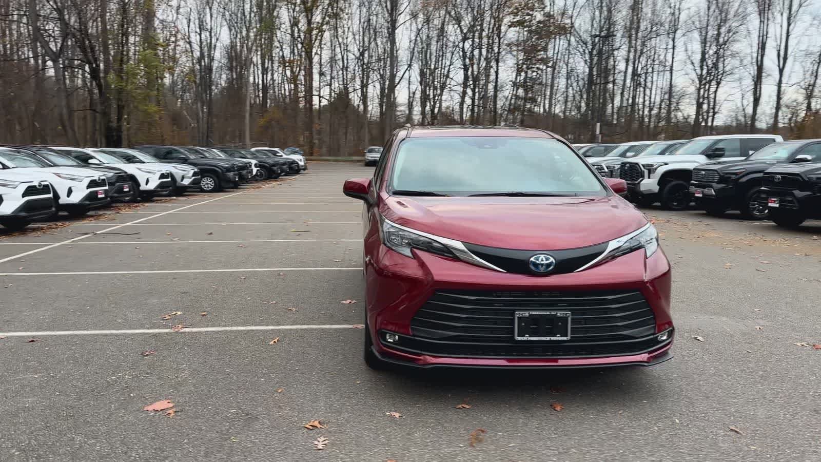 Thumbnail: 2025 Toyota Sienna - 3