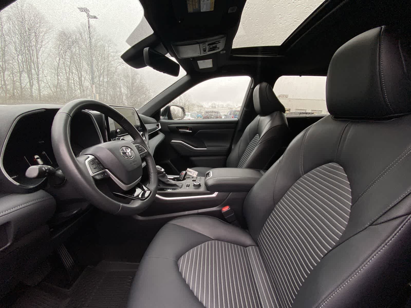 Thumbnail: 2025 Toyota Highlander - 20