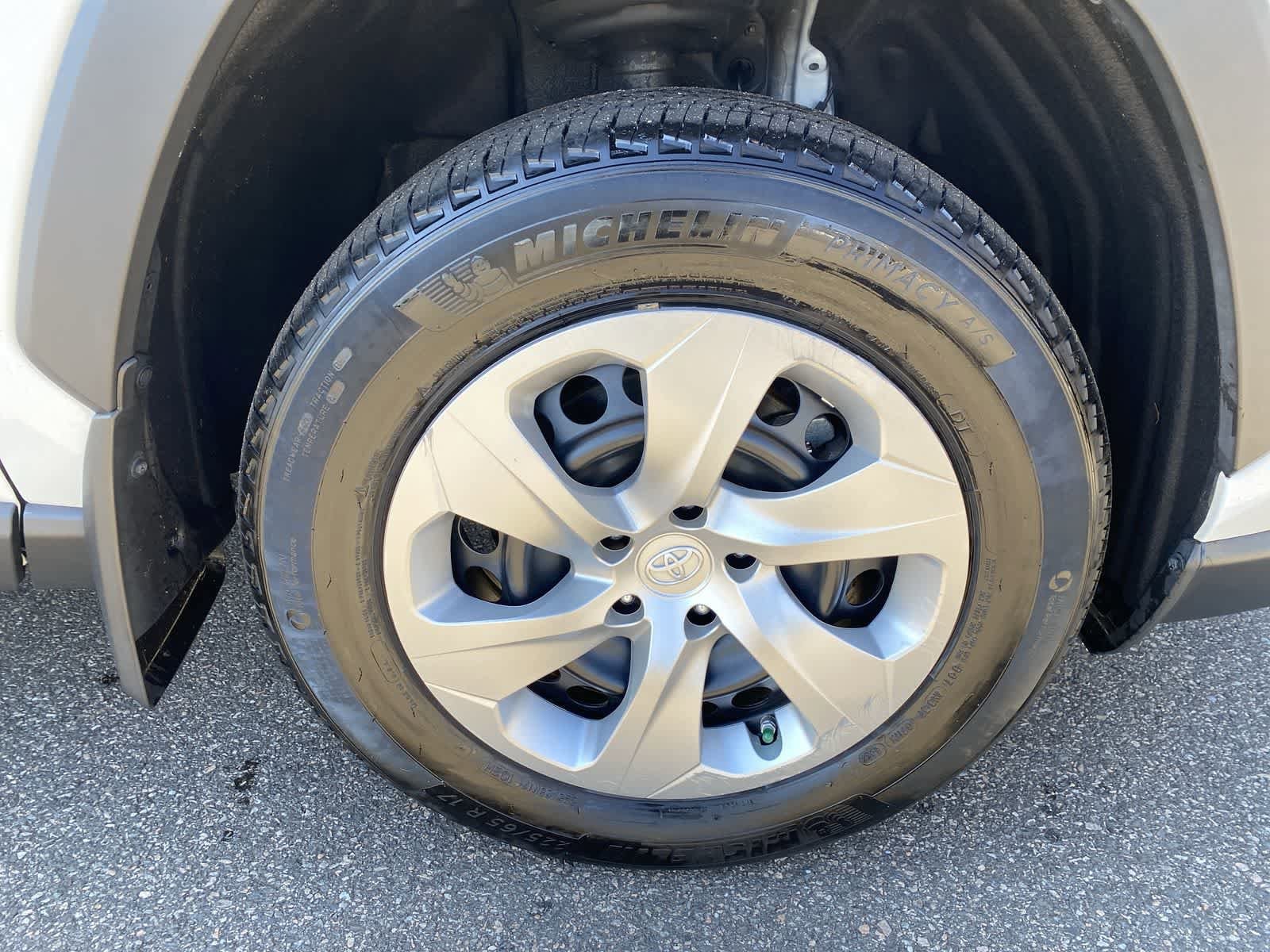 Thumbnail: 2023 Toyota RAV4 - 17