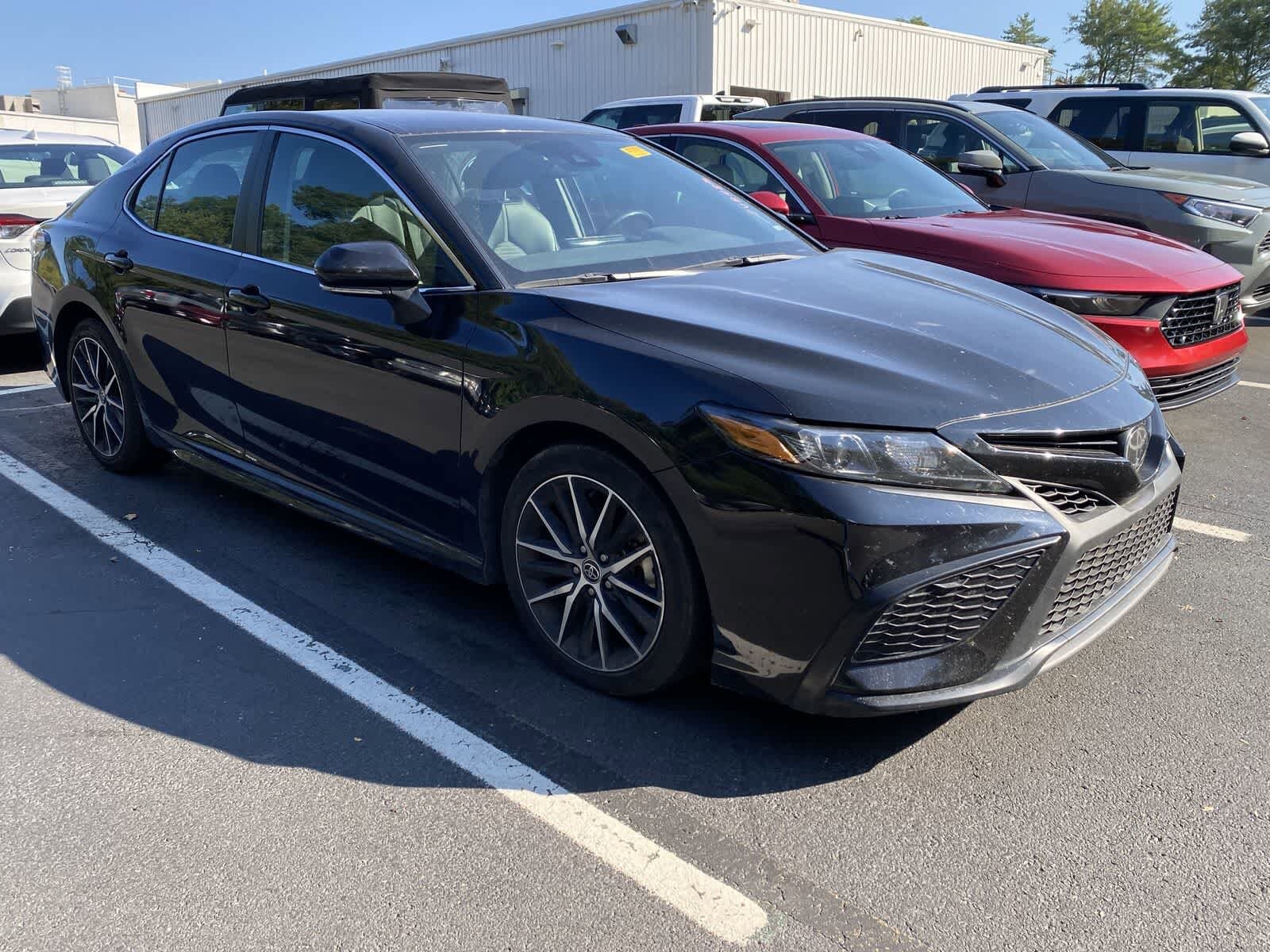2023 Toyota Camry SE photo 3
