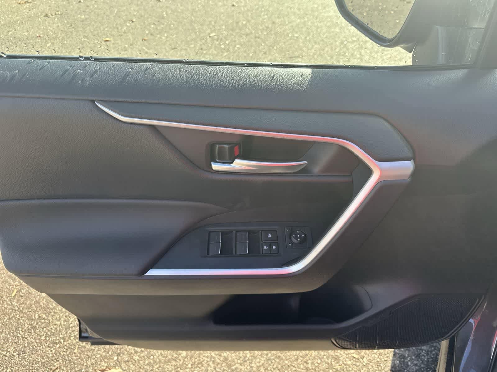 Thumbnail: 2025 Toyota RAV4 - 17